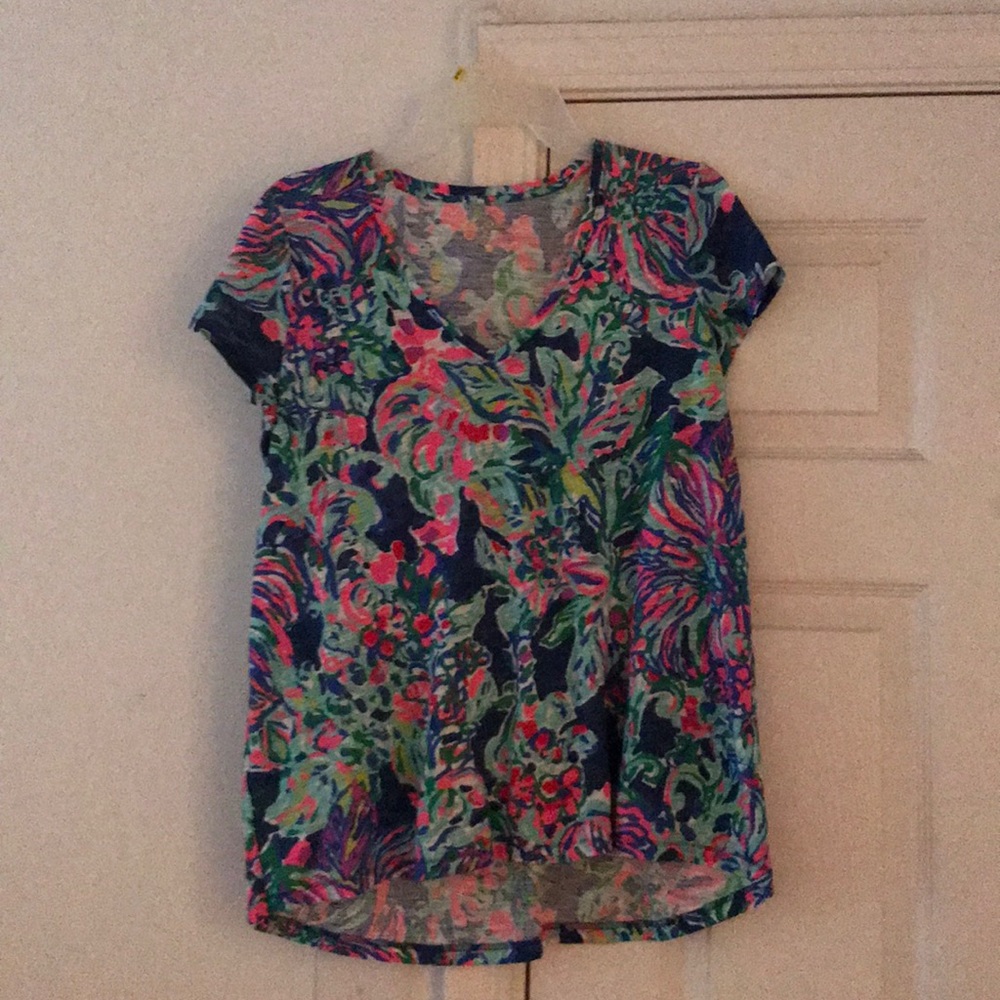 Lilly Pulitzer V neck shirt